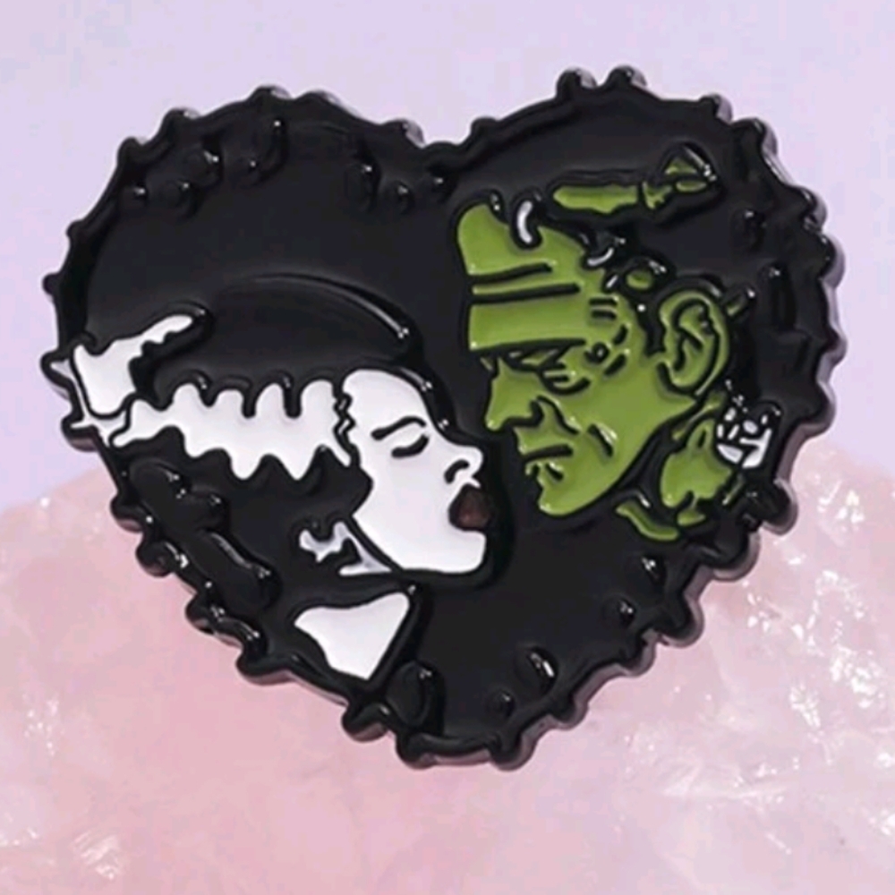 🚨 Frankenstein and his Bride pin brooche